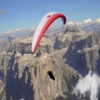 Neben Live Wallpapern für Android Sonnenuntergang im Frühling kannst du die apk des Hintergrunds Paragliding gratis herunterladen.